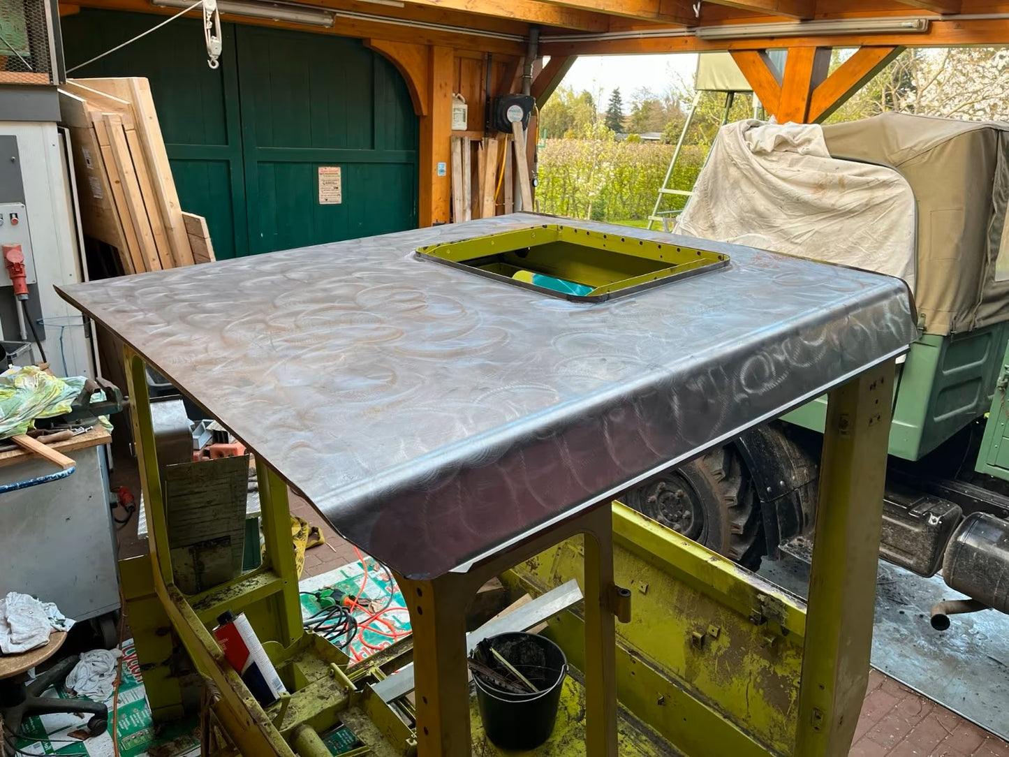 Dachhaut für den MB trac 700, 800, 900, 1000 und 1100. Das Dachblech ist gefertigt aus Stahlblech und wird auf das Dach der Kabine geschweißt